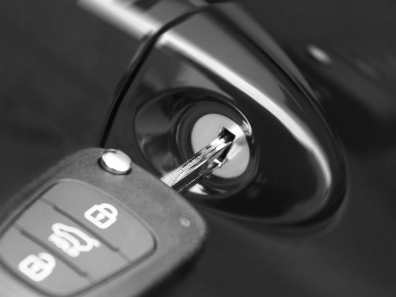 Car-Lock-Systems_car-key-in-door-lock_800